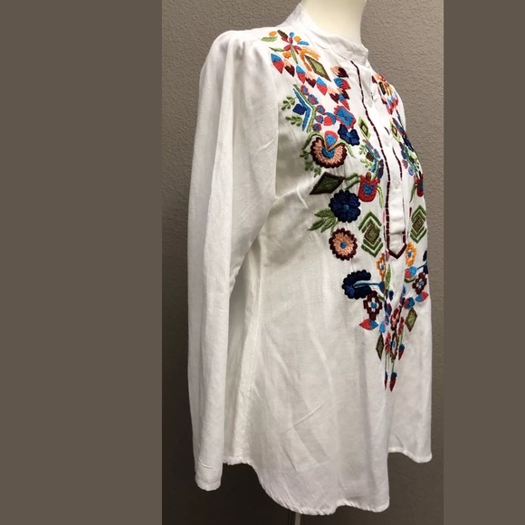 Women’s A&A Embroidered Tunic - Picture 4 of 8
